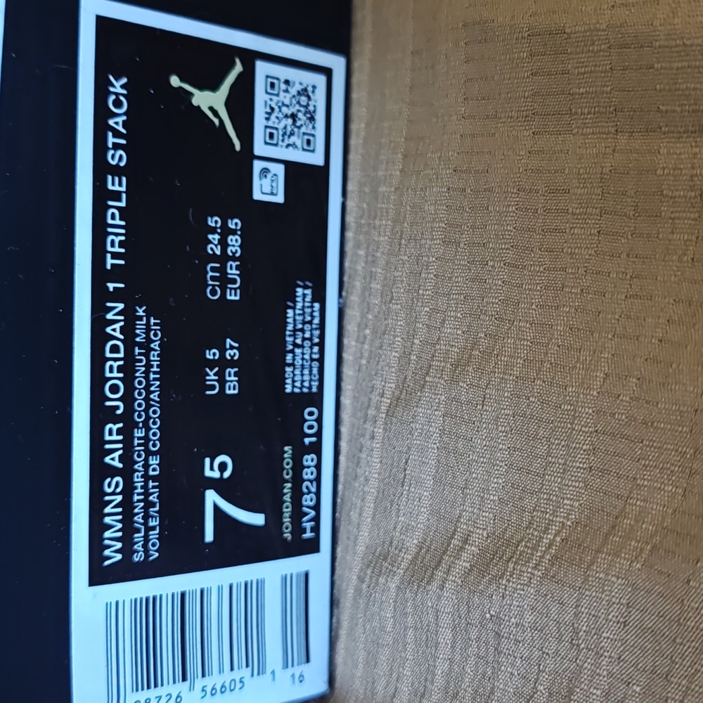 Air Jordan 1 Triple Stack - Picture 9 of 10